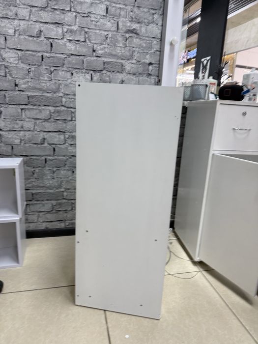 Вітринна тумба зі склом / шафа-вітрина для салону або магазину