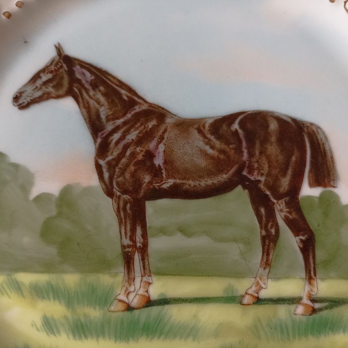 Prato raro rendado Vista Alegre 1881 com motivo cavalo