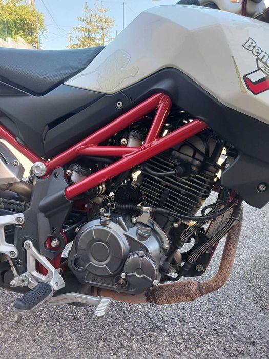 Benelli TNT125 ano 2020