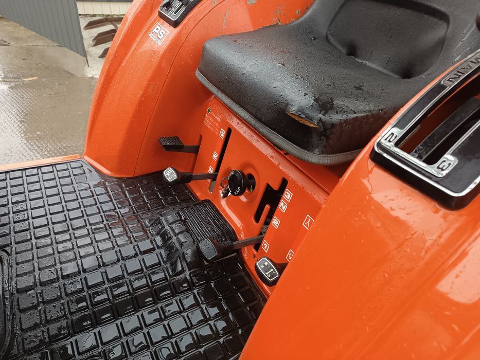 Японський мінітрактор . Трактор Кубота.