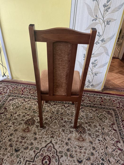 Stół rozkładany z 4 krzesłami