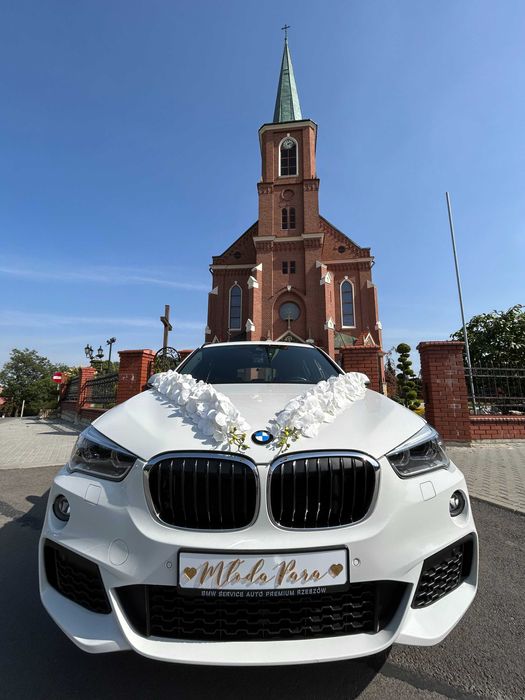 Auto do ślubu białe BMW na uroczystość wesele