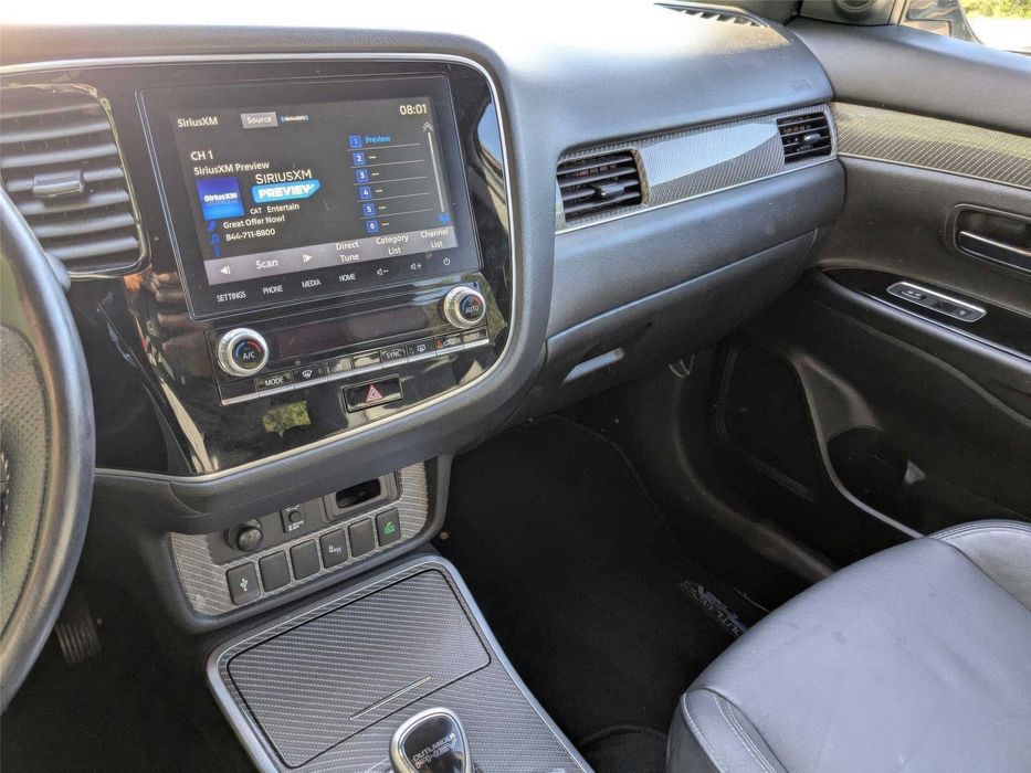 Mitsubishi Outlander Hybrid Plug-in SE      2020