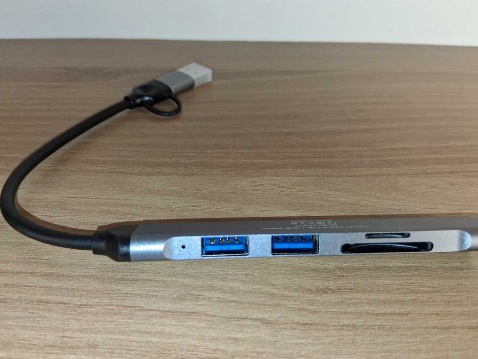 Y015 Hub USB-C ZESKRIS 5-w-1 USB 3.0 Czytnik Kart SD/TF Nowy
