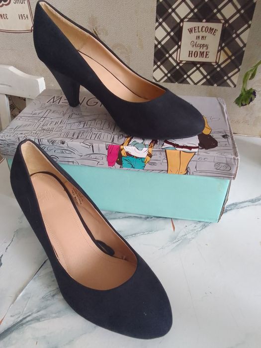 Жіноче взуття...