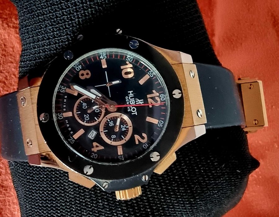 Relógio Cronógrafo magnifico funciona a pilha tudo 100 % operacional