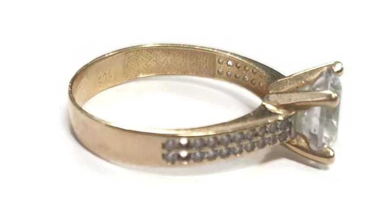 Wyrób jubilerski - Złoty pierścionek p.585 2,49g.