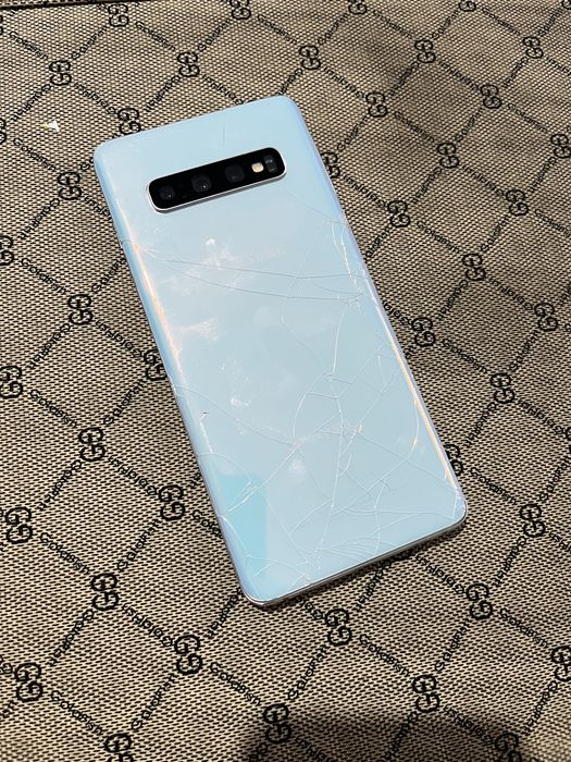 Смартфон Samsung S10 8/128