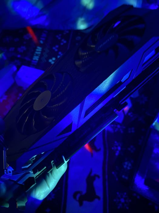 AORUS б/у не підішов один раз був в компі