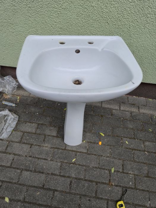Umywalka z noga biała