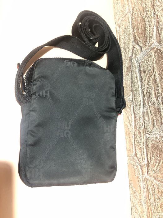 Продам сумку месенжер Hugo в хорошем состоянии.
