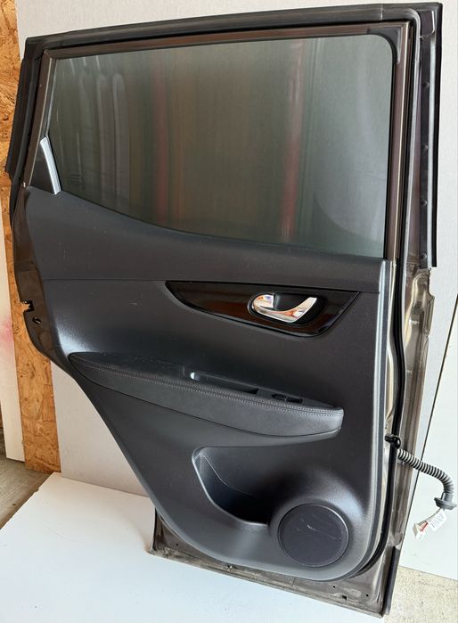 Nissan qashqai j11 Задні ліві двері в комплекті