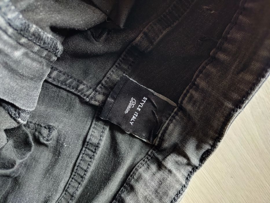 Włoskie jeansy szare biker moto przeszycia slim