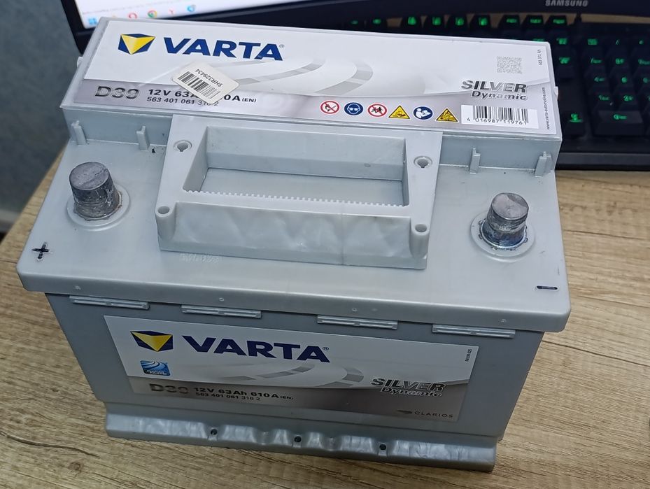 Автомобільний акумулятор Varta Silver Dynamic 63А (+/-) D39 (610EN) (5