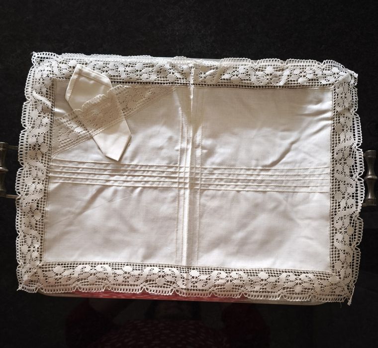 Pano individual, retangular, em linho, com guardanapo.