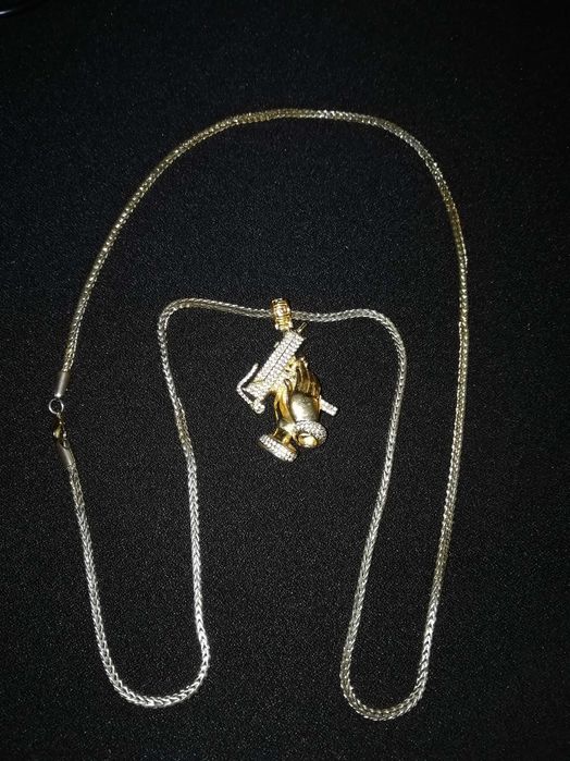 Fio/Colar/Corrente com Pendente Iced Out Praying Hands Uzi + Pulseira