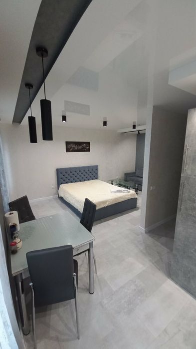 Здам подобово р-н вокзалу 1 кімнатну квартиру.Студія.(Перша здача).