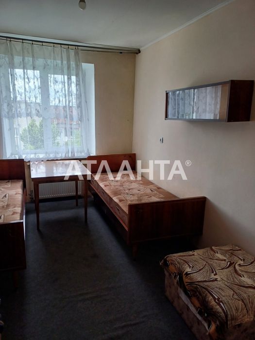 Комфортна трикімнатна квартира у пішій доступності до центру