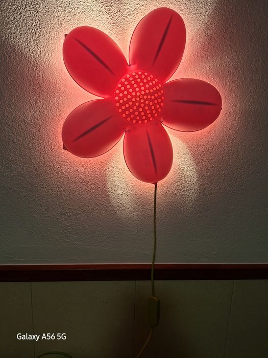 Candeeiro de parede para quarto criança