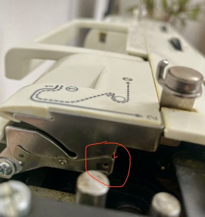 Máquina de costura Lervia