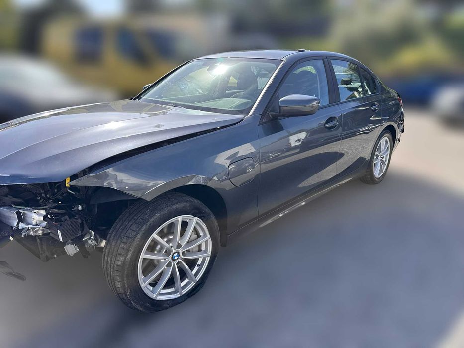 BMW 330 e Plug-in-Hybrid 292 cv  215 kW de 2019 Salvado