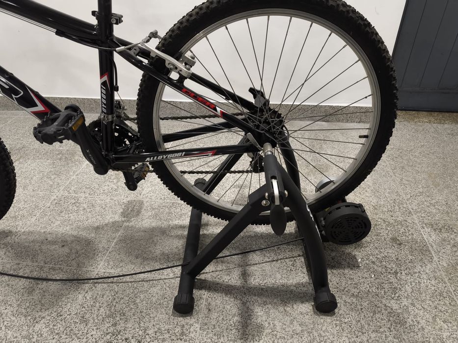 Vemdo Rolo marca B”TWIN modelo IN”RIDE e bicicleta