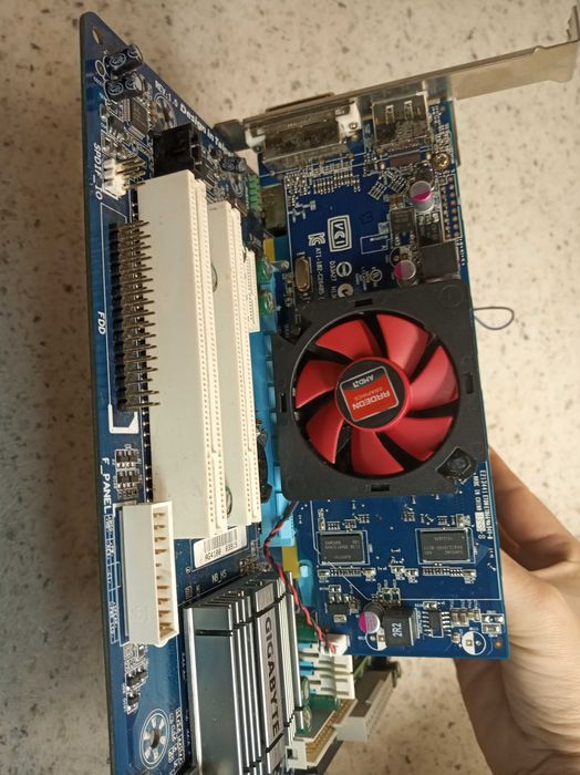 Материнська плата в зборі з відеокартой