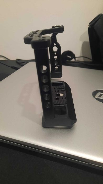 Case/Cage para Sony ZVE10  ATÉ A A6600  – Nova, sem uso