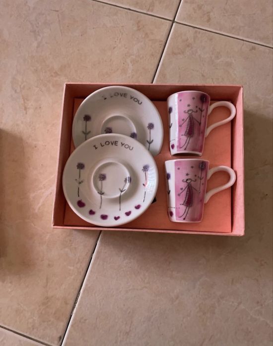 Conjunto 2 Chávenas de Café com Pires "I Love You" – Caixa Presente Cor-de-Rosa