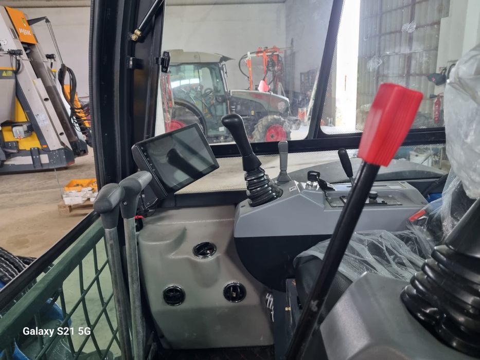 Vende-se mini giratoria de 3.5ton nova