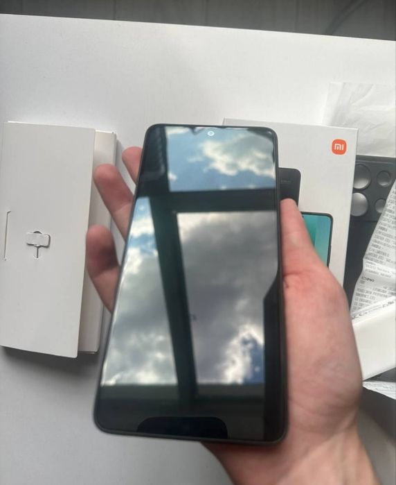 Redmi not 13 8+4/256gb