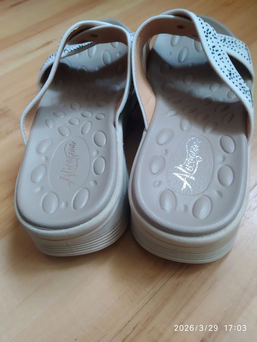 Новые Шлепанцы. 24 см стелька.