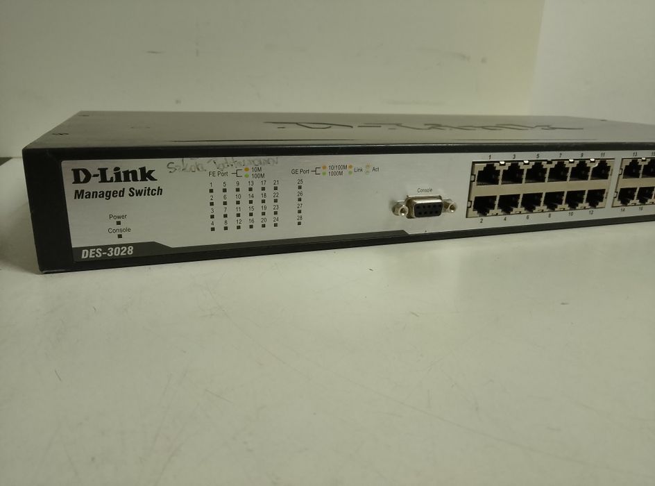 Switch d-link des-3028 28portów
