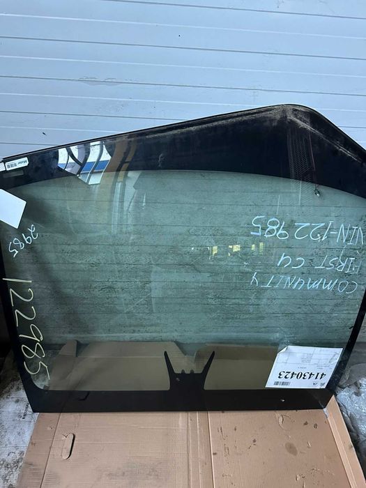 Продам лобове скло Tesla MY