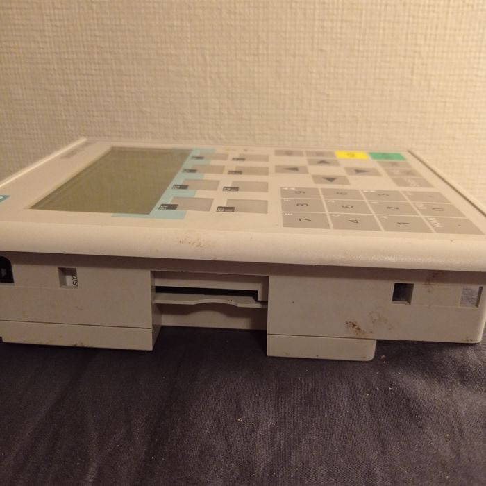 Siemens  6AV6 641-OBA11-0AX1 panel operatorski OP77A