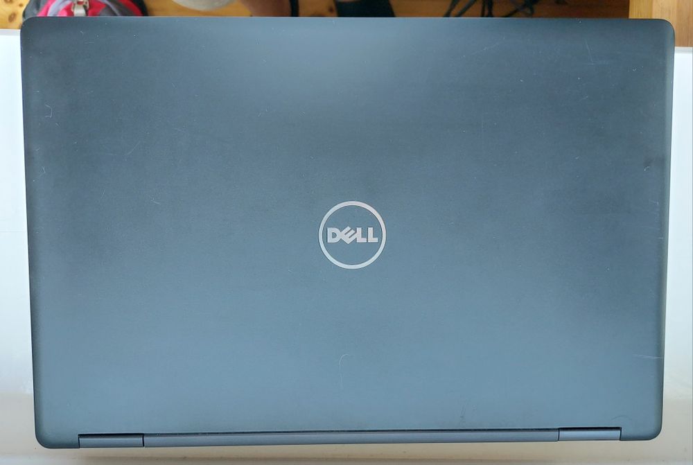 Dell e5580 Bateria idealna, ładny komputer