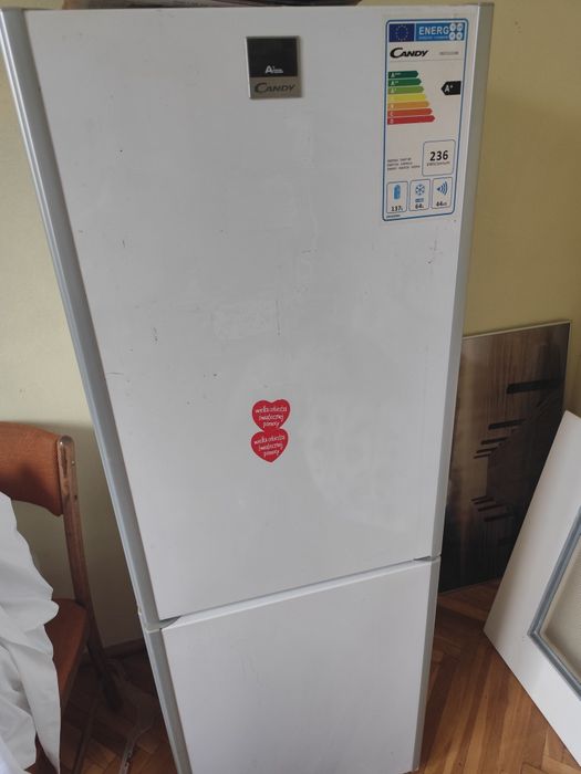 Oddam lodówkę candy w dobrym stanie.