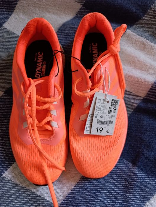 Продам жіночі кросівки