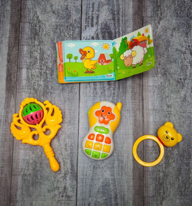 Комплект іграшок для дитини від 3 місяців до 2 років