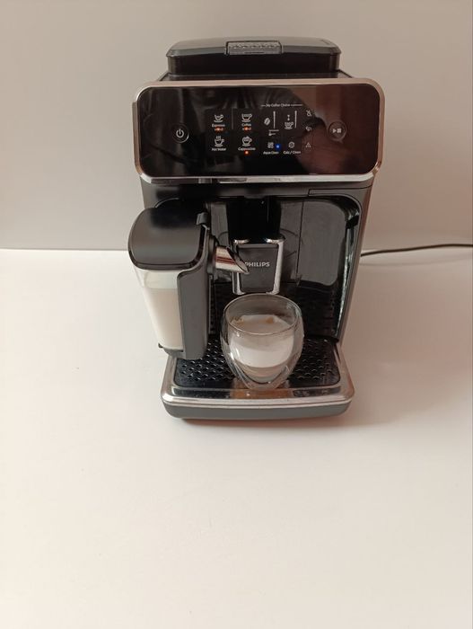 Кавомашина Philips EP2236/EP2231 LatteGo чорна сіра Відмінний стан