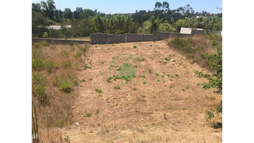 Lote Terreno com 330 m2 em Coimbra