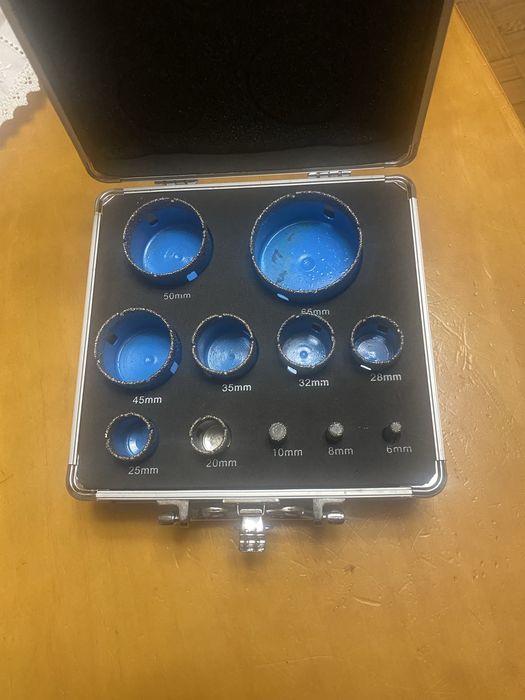 Vendo kit de brocas para furar pedra com mala de transporte