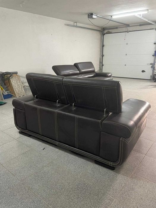 Sofás castanho escuro em pele