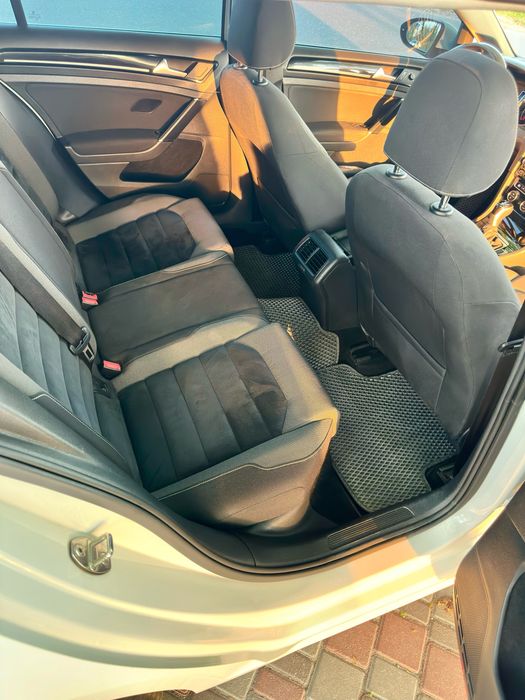 Продам Golf 7 2.0 TDI Highline Dynaudio
