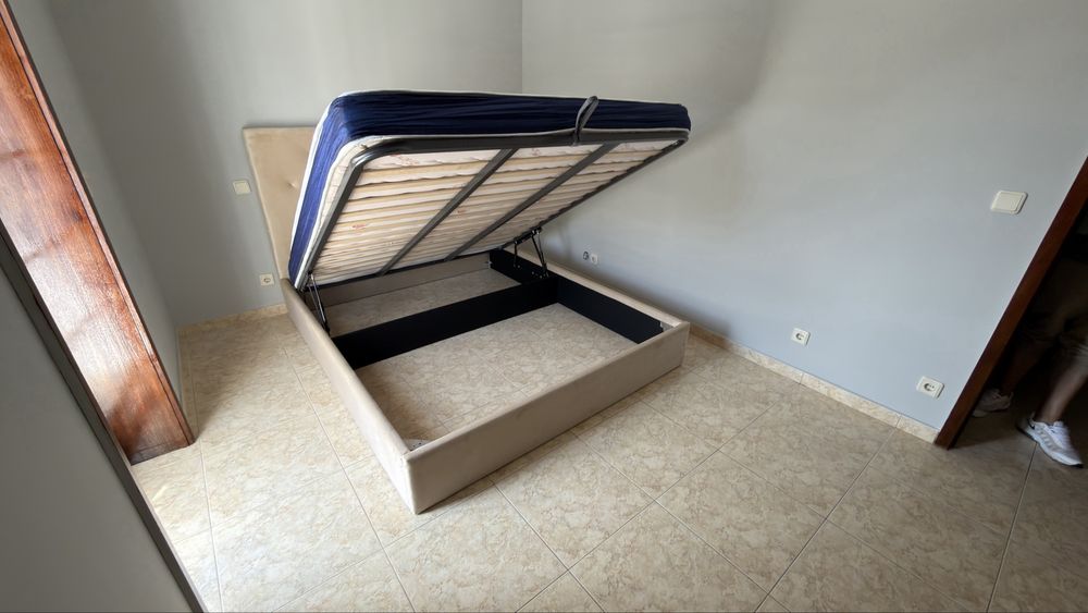 Cama Madrid design elegante e Linda