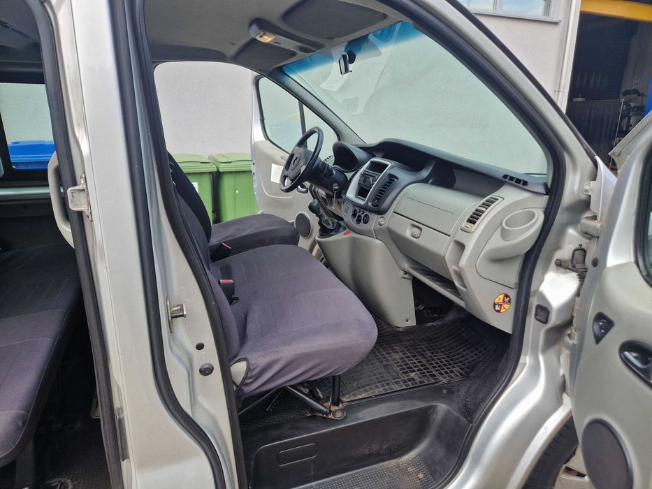 Sprzedam Opel Vivaro 9 osob.