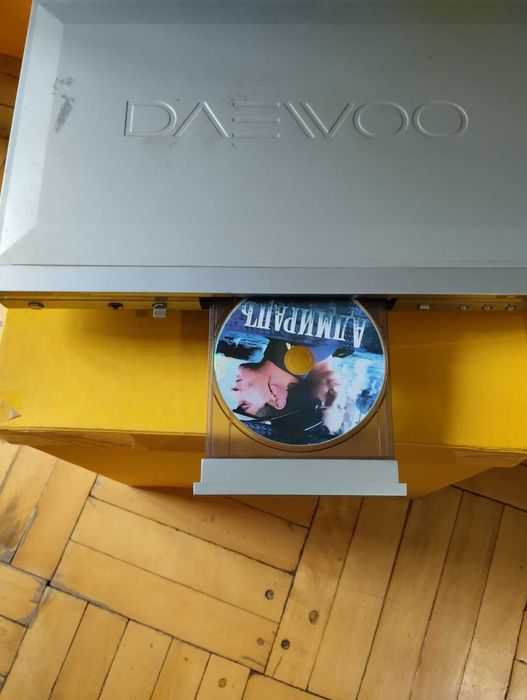 ДВД видеоплейер ДЭУ в хорошем рабочем состояниию