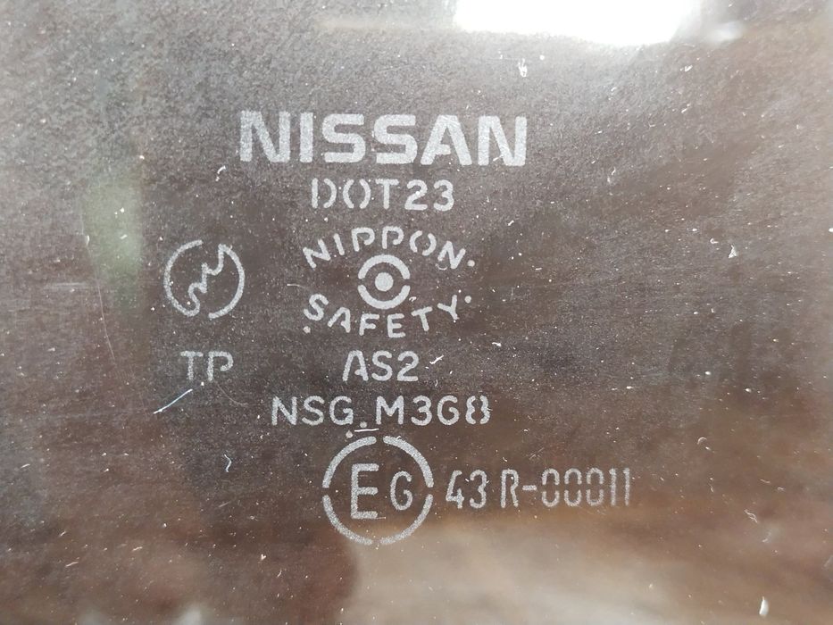 Nissan Patrol Y60 87-97 стекло в кузов заднее левое