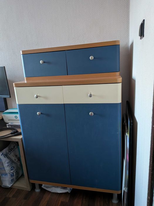 Zestaw dwóch szafek: 1 stojąca (90 x 113 cm), 1 wisząca (90 x 28 cm)