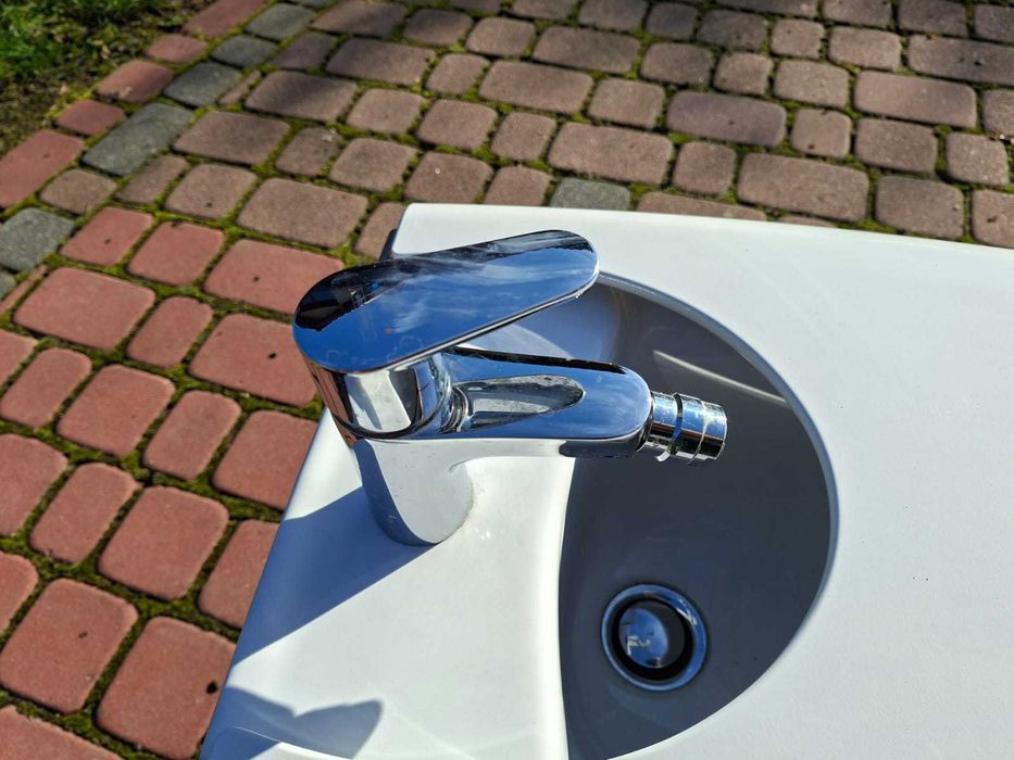 Bidet Roca z baterią Hansgrohe